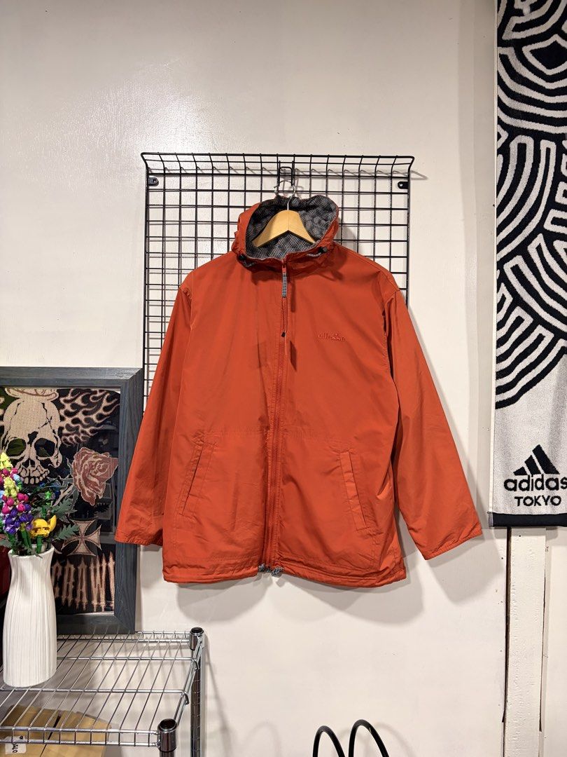 Ellesse Jacket (Category: Coats, Jackets and Outerwear) located in Kota Bharu. Submitted by dfstoremy (Listing ID 1453739721, Image 1). Description: M (22/27) Condition 9/10.