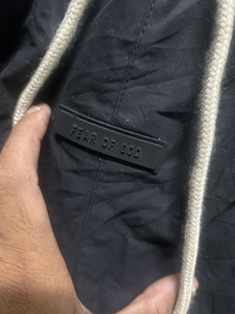 FOG essentials (Category: Joggers) located in Taytay. Submitted by dariusballesteros (Listing ID 1453680476, Image 3). Description: Baggy woven pants 34-36 waist Lemth 43 No issue.