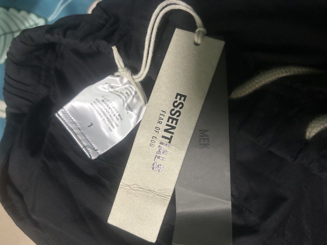 FOG essentials (Category: Joggers) located in Taytay. Submitted by dariusballesteros (Listing ID 1453680476, Image 2). Description: Baggy woven pants 34-36 waist Lemth 43 No issue.