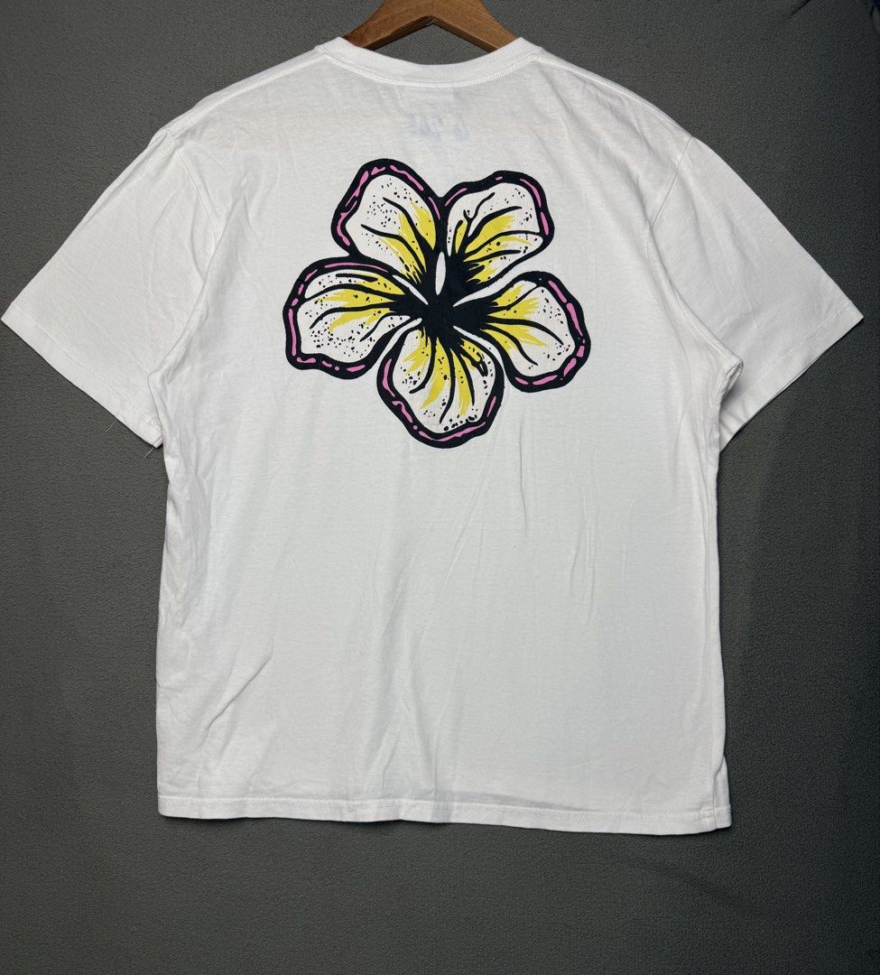 For sale authentic thisisneverthat (Category: Tshirts & Polo Shirts ) located in Taguig. Submitted by thasmallph (Listing ID 1453809299, Image 2). Description: Authentic legit Excellent condition Honest issue 2nd picture Bukod wala na maganda na tela Dimes Width 21 Length 28.