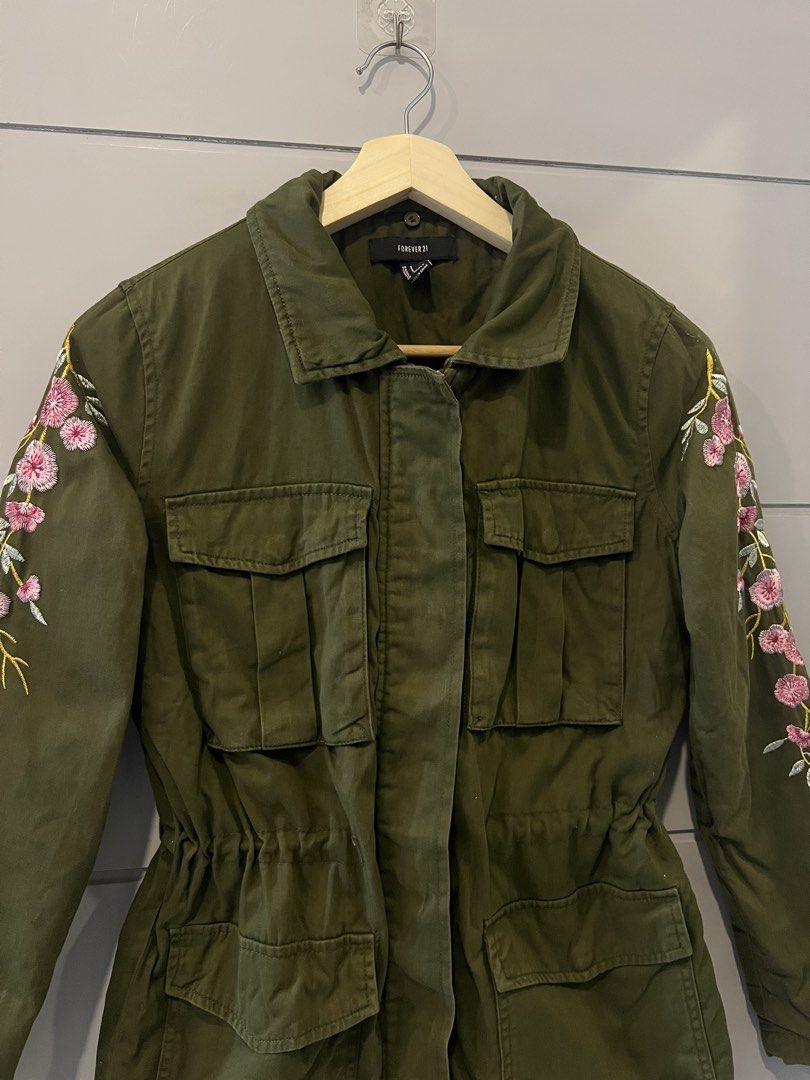 FOREVER21 WOMENS OLIVE GREEN PADDED COAT JACKET (s) (Category: Coats, Jackets and Outerwear) located in Lipa City. Submitted by upcycle_alley (Listing ID 1453628396, Image 2). Description: .