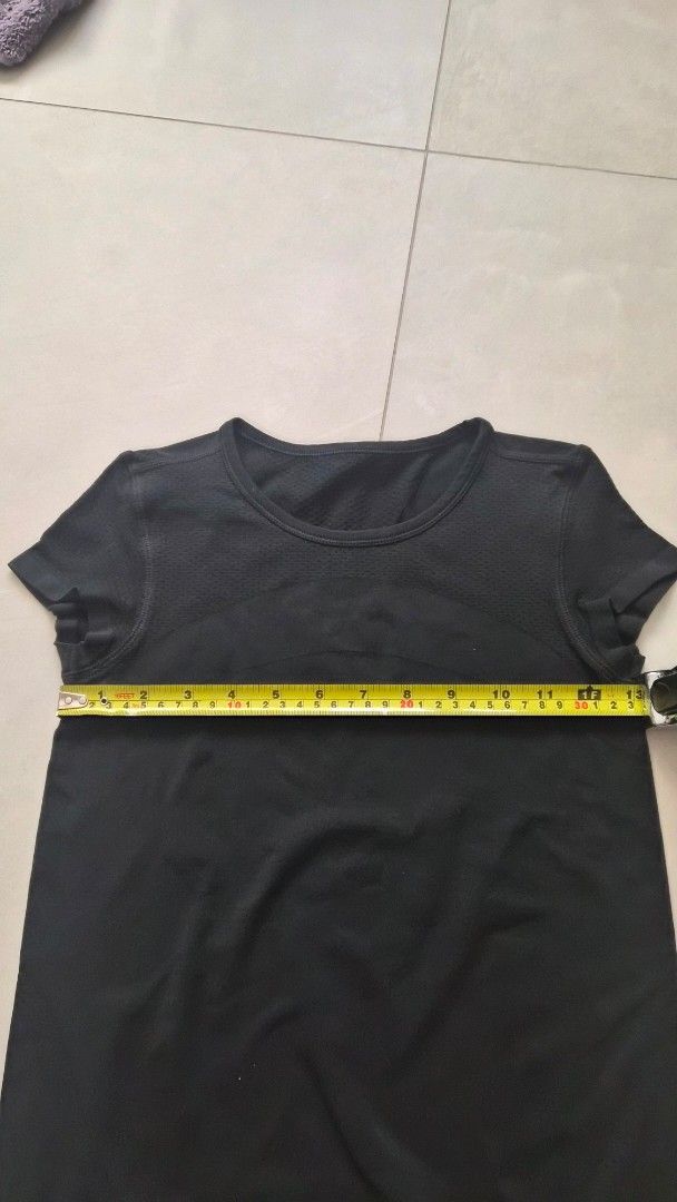 GAP stretch tee （分類：運動服裝）位於 Hong Kong。 由 carriep_555 提交（商品編號 1453650708，圖片 3）。簡介： new Gap stretch tee label was gone special offer $12 dimension refer photos。