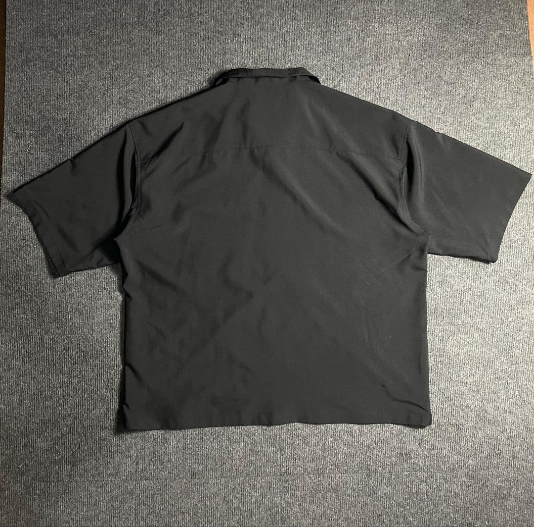 GU Black Short Sleeve Button Up Shirt (Category: Activewear) located in Ligao. Submitted by merjudioma64633 (Listing ID 1453738534, Image 2). Description: - Classic black short sleeve shirt - Single chest pocket - Button-up front - Relaxed fit for comfortable casual wear - Versatile and easy to style for everyday outfits.