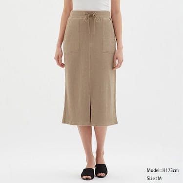 GU Waffle Drawstring Narrow Skirt Size L (Category: Skirts) located in Manila. Submitted by _closetcleanup (Listing ID 1453710203, Image 1). Description: - Comfortable drawstring waist - Stylish front slit - Two convenient side pockets - Ideal for casual everyday outfits.