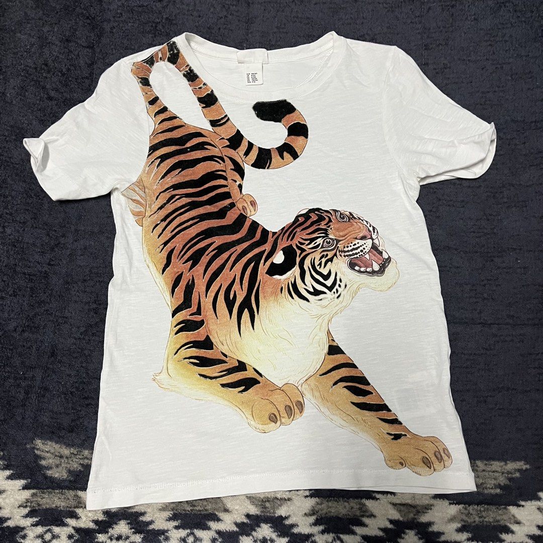 H&M Tiger Graphic T-Shirt (Category: Shirts) located in Valenzuela. Submitted by musearchive (Listing ID 1453802344, Image 1). Description: 15x22 No issue Jnt/lalamove Gcash/Maribank.