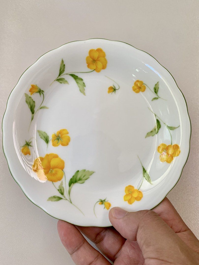 HOYA Honey Bone Cake Plate (vintage) (Category: Dinnerware & Cutlery) located in Tandag. Submitted by jeason_22 (Listing ID 1435948259, Image 3). Description: HOYA Honey Bone (Vintage) 5pcs Cake Plate 6inches in diameter .