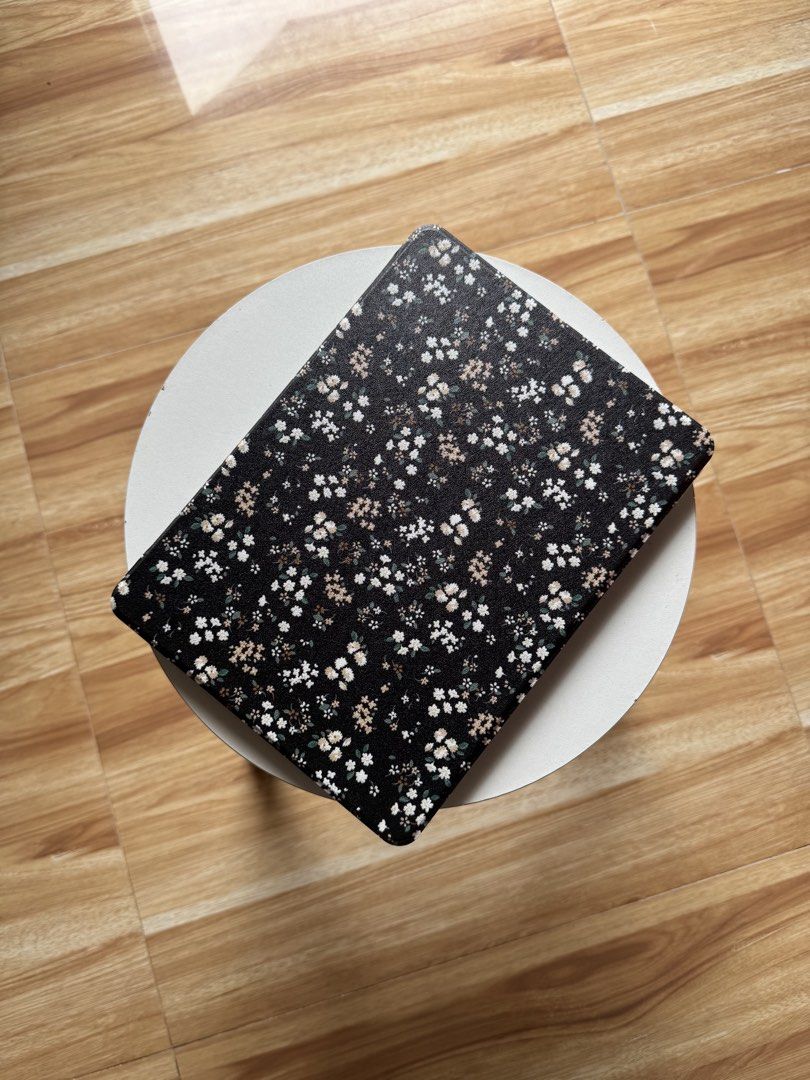 Black Floral Ipad Gen 7 Case (Category: Cases & Sleeves) located in Bulacan. Submitted by haesoo.08 (Listing ID 1453703419, Image 1). Description: - rotation ipad case - with pencil slot - for ipad gen 7 Price: 250+SF Mode of Payment: 💙Gcash 💚 Gotyme.