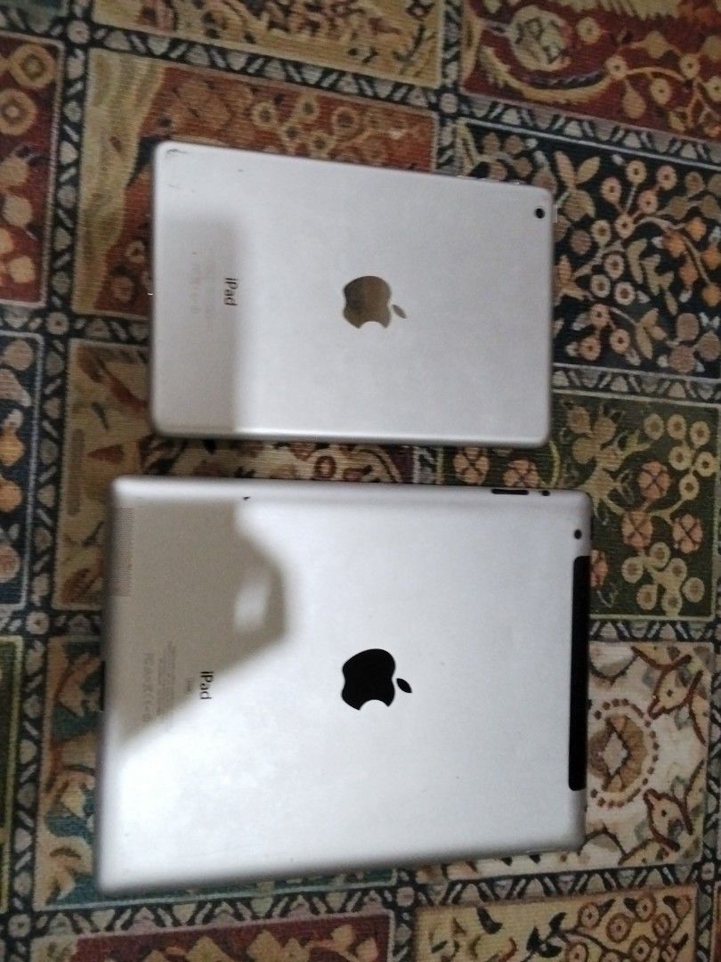 Ipad Collection (Category: iPad) located in Kuala Lumpur. Submitted by warmriver-4568 (Listing ID 1453782265, Image 2). Description: ipad Mini only wifi (RM150) Ipad 64gb + sim & wifi (RM250) work like new and smoothly reason to sell : for collectors price can negotiate.