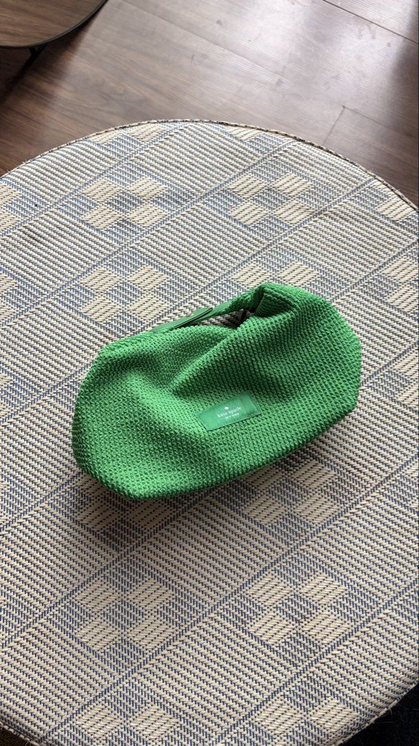 Kate Spade Green Detachable Bag (Category: Luxury Bags & Wallets) located in Taguig. Submitted by ij_dh (Listing ID 1453722835, Image 2). Description: .