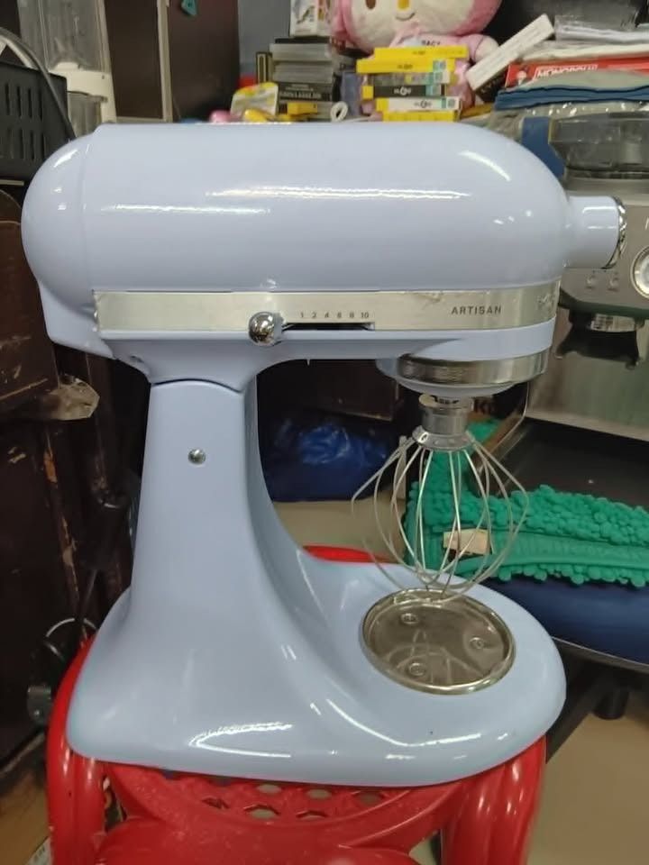KITCHENAID Artisan Kitchen Stand Mixer (Category: Bakeware) located in Pasay City. Submitted by meostore (Listing ID 1453671139, Image 1). Description: 💜 KitchenAid Artisan Stand Mixer | Lavender | 5-Quart 💜 ✅ Good Working Condition ✅ Ready to Use Specifications: ✔️ Brand: KitchenAid ✔️ Series: Artisan ✔️ Color: Lavender ✔️ 5-Quart Stainless Steel Mixing Bowl ✔️ 10-Speed Performance Control ✔️ Tilt-Head Design for Easy Access ✔️ Heavy-Duty Cons