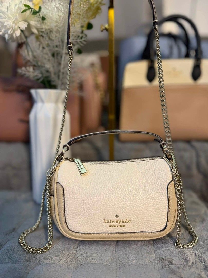 KS Micro smoosh 2way (Category: Luxury Bags & Wallets) located in Manila. Submitted by anngvalle (Listing ID 1453783958, Image 1). Description: KS Micro smoosh 2way Pristine condition Php 3500 only!.