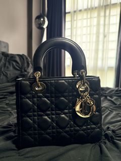 (Category: ) located in . Submitted by blinkcouture (Listing ID 1453646982, Image 1). Description: .