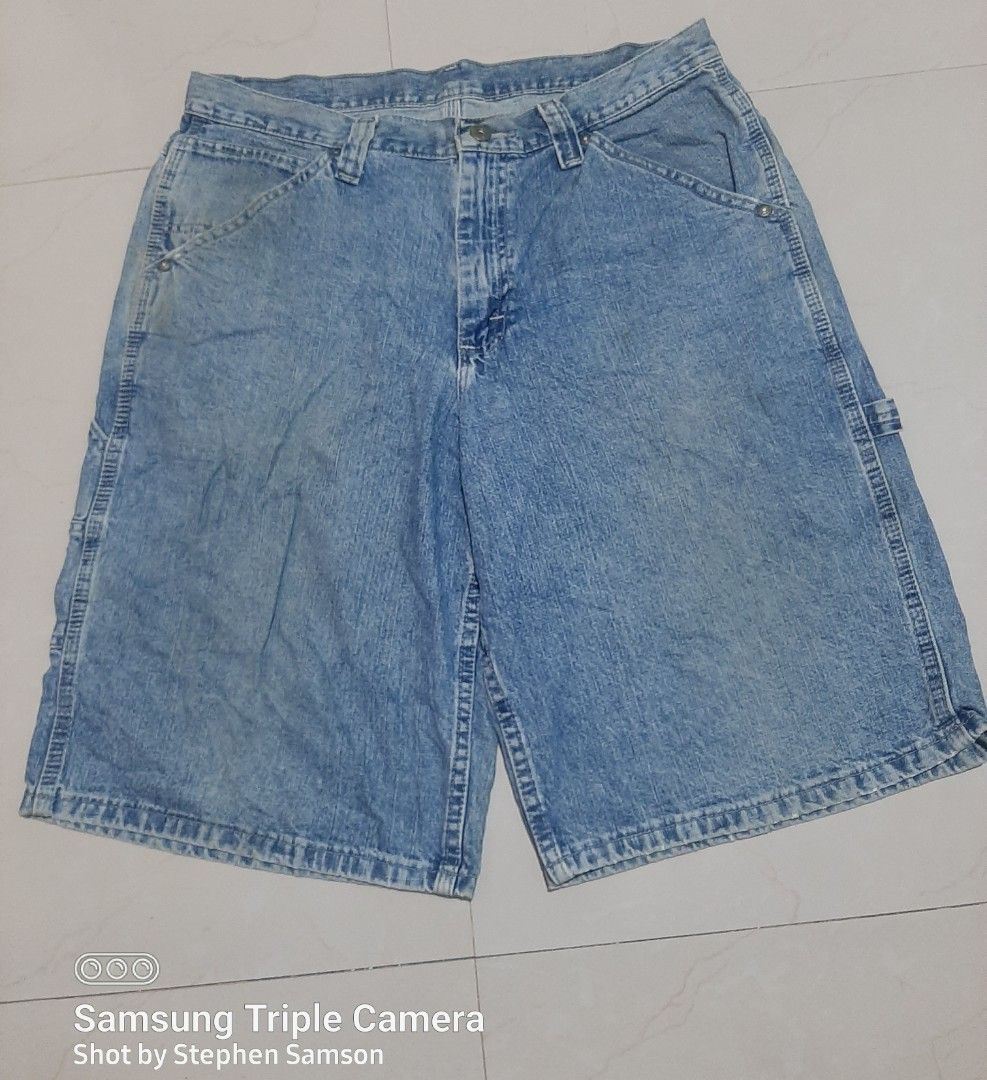 Lee Carpenter Shorts (Category: Shorts) located in Noveleta. Submitted by nep21 (Listing ID 1453662932, Image 2). Description: Lee Carpenter Short Size 33-34x24x12 Very good condition 900 pesos Cavite location.