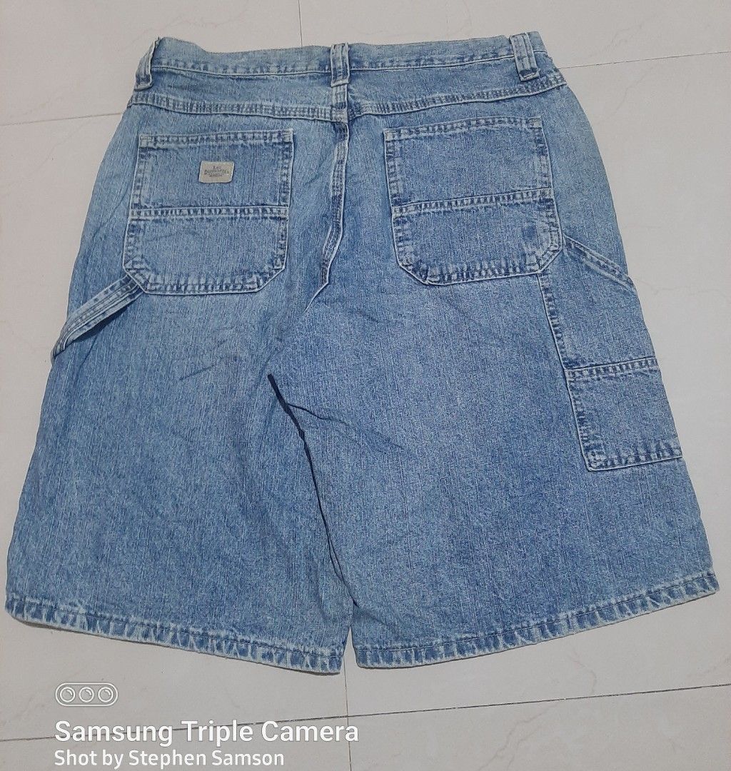 Lee Carpenter Shorts (Category: Shorts) located in Noveleta. Submitted by nep21 (Listing ID 1453662932, Image 1). Description: Lee Carpenter Short Size 33-34x24x12 Very good condition 900 pesos Cavite location.