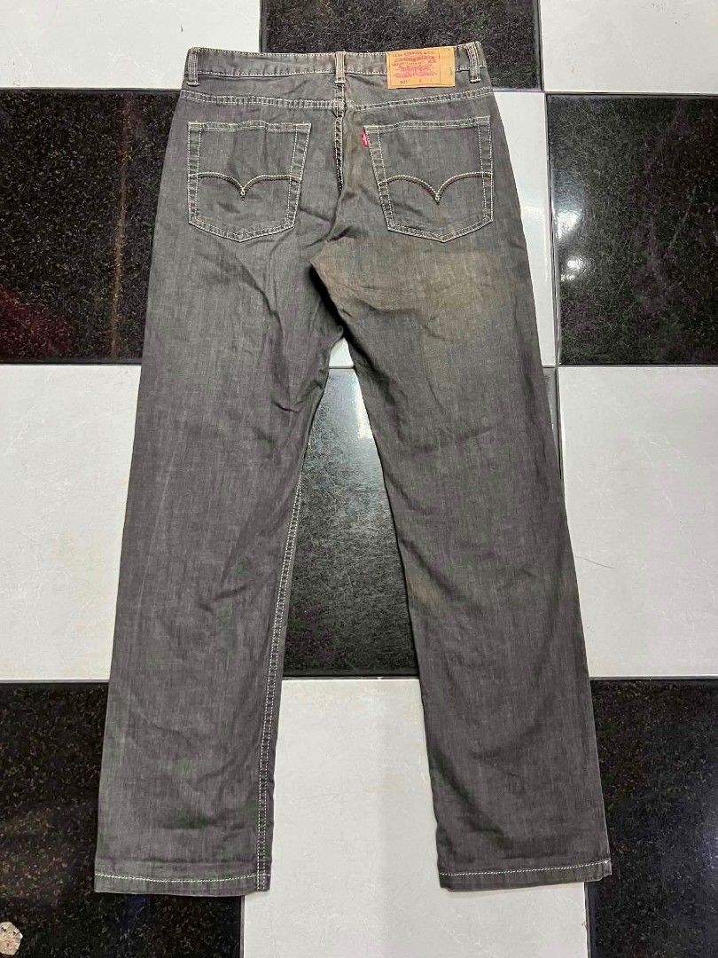 Levi's 501 Grey Wash Jeans (Category: Jeans) located in Cebu City. Submitted by zkzmxhmm (Listing ID 1453791541, Image 2). Description: - Brand: Levi's - Model: 501 - Color: Grey Wash - Fit: Straight Leg - Size: 33x42 - Condition: Used, with faint marks on front and back (please check photos) - Style: Classic denim, perfect for everyday wear.