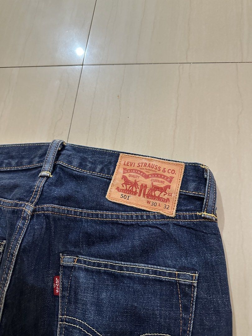 Levis 501 Leather patch (Category: Jeans) located in Alitagtag. Submitted by bhthrift_30 (Listing ID 1453772668, Image 1). Description: Levis 501 Leather patch Size 30 1800+sf Excellent condition Dm📩.
