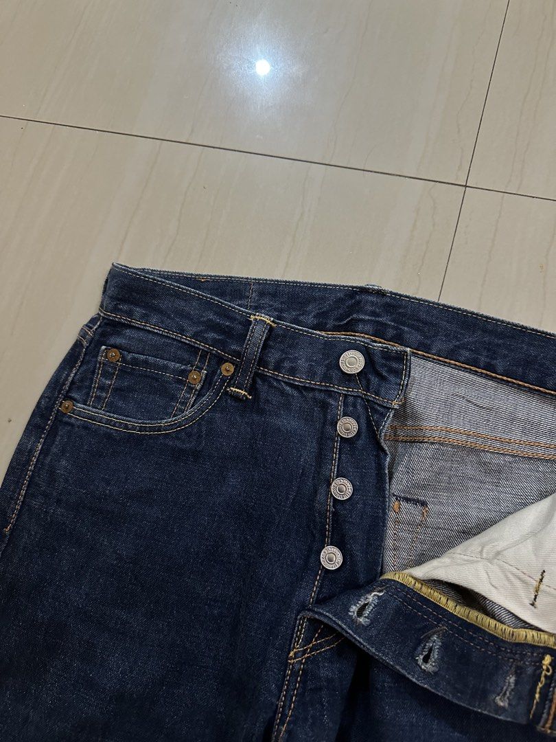 Levis 501 Leather patch (Category: Jeans) located in Alitagtag. Submitted by bhthrift_30 (Listing ID 1453772668, Image 2). Description: Levis 501 Leather patch Size 30 1800+sf Excellent condition Dm📩.
