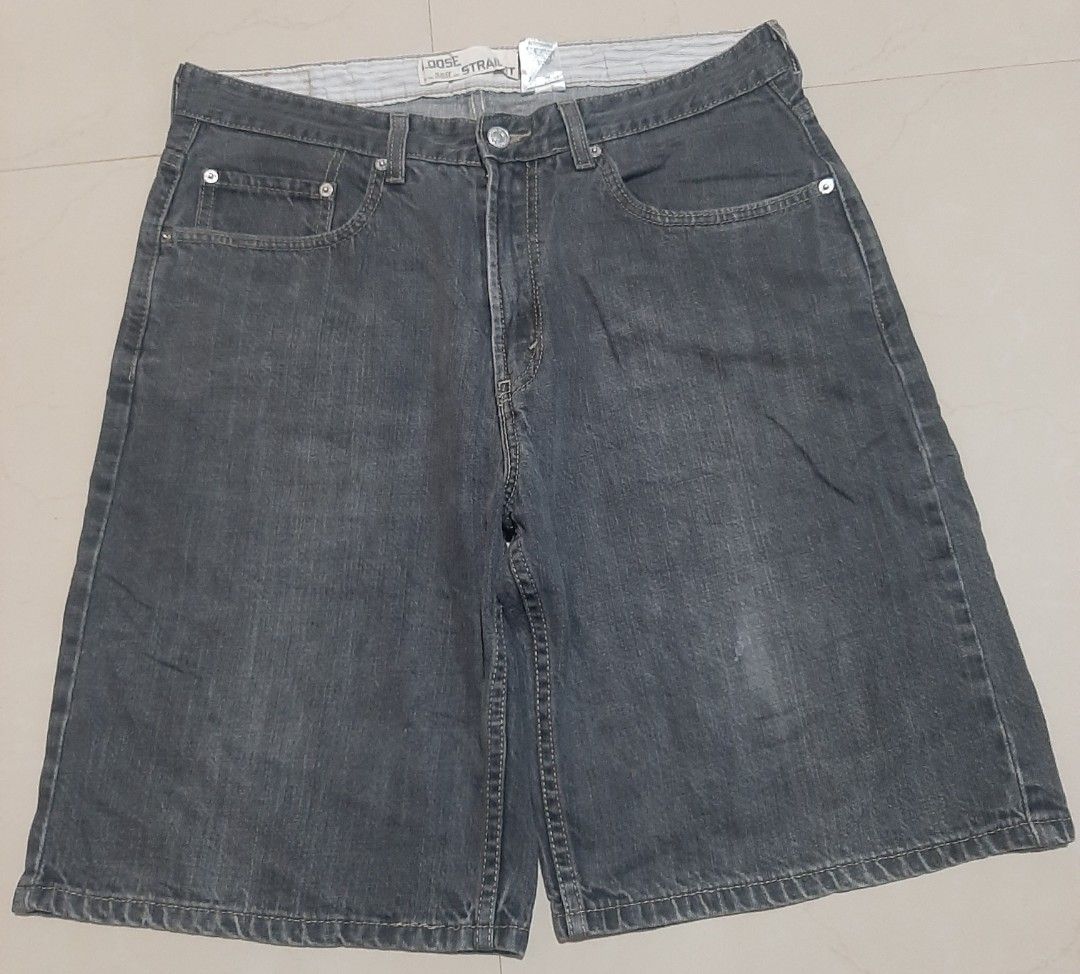 Levis Denim Washed Short (Category: Shorts) located in Noveleta. Submitted by nep21 (Listing ID 1453663320, Image 2). Description: Vintage Levis Black Washed Short Baggy Size 33-34x23x12 Very good condition 1500 pesos Cavite location.
