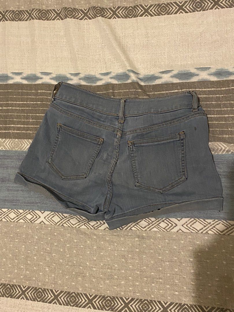 Light Wash Denim Shorts (Category: Shorts) located in Tanauan. Submitted by rie098 (Listing ID 1453733933, Image 2). Description: - Cute light wash denim shorts - Cuffed hems - Classic five-pocket styling - Button and zip closure - Great for casual wear - Easy to pair with any top.