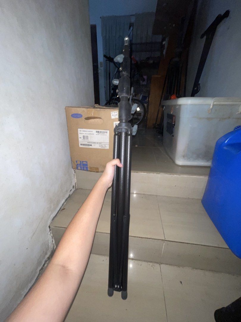 LINCO Photography Light Stand with Bag (Category: Lighting & Studio Equipment) located in Las Pinas. Submitted by krawrina (Listing ID 1453656079, Image 2). Description: Both are as good as new. The other light stand is still in its sealed plastic. With original bag..