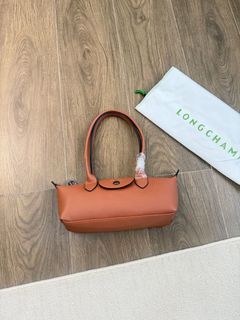 （分類：）位於 。 由 hkluxehk 提交（商品編號 1453689092，圖片 1）。簡介： 。