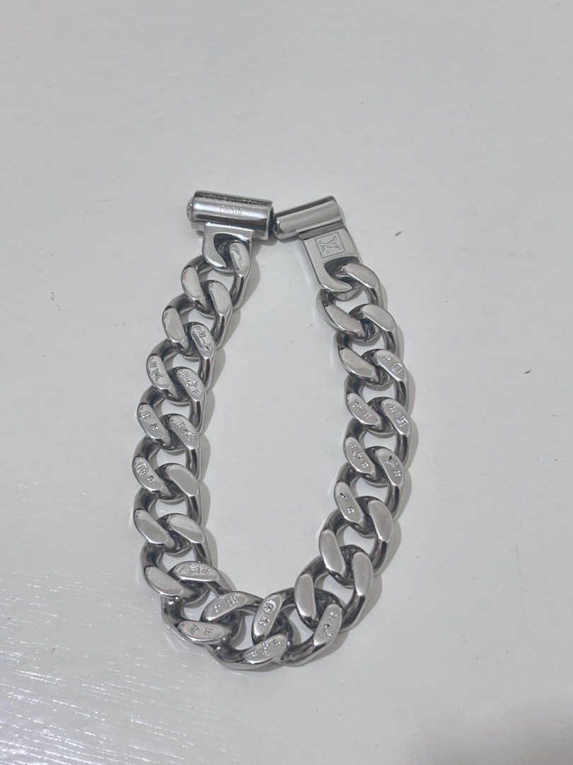 Louis Vuitton Monogram Chain Links Bracelet (Category: Luxury Accessories) located in Dagupan City. Submitted by raregrail.co (Listing ID 1453721970, Image 1). Description: .