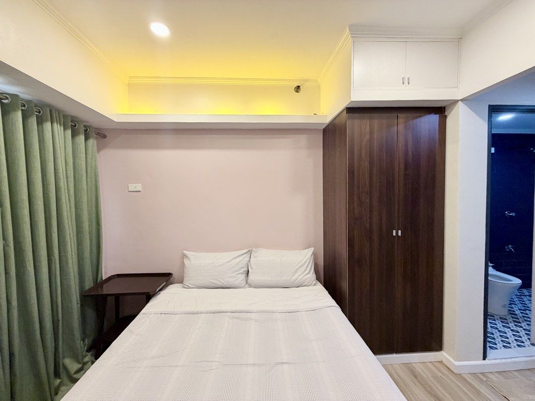 Condo across DLSU for RENT (Category: Apartments & Condos) located in Makati City. Submitted by beehive03 (Listing ID 1453673479, Image 3). Description: 🏠 Newly Renovated Studio with Balcony – Directly Across DLSU 📍 Prime Location: Directly across De La Salle University (DLSU) on Taft Avenue, Manila. Simply cross the street and you’re on campus! ✨ Unit Features: * Newly renovated studio apartment * Private balcony * High-floor unit * Brand-new 