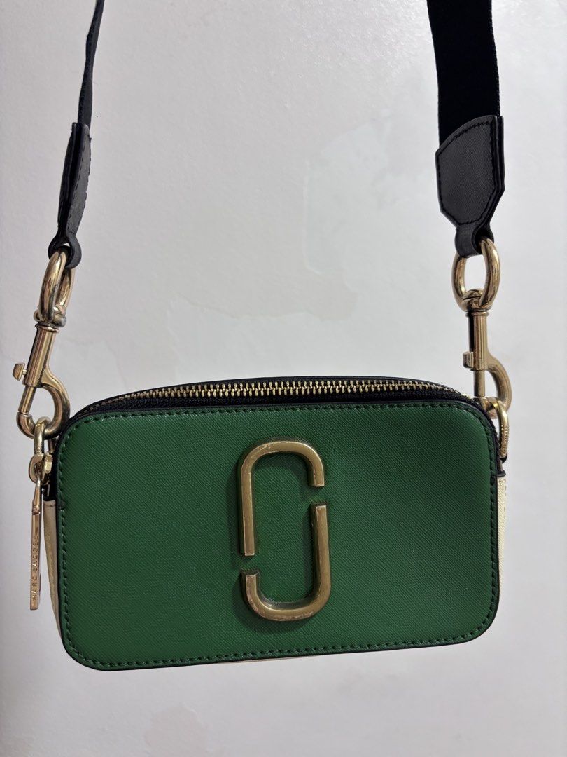 Marc Jacobs Snapshot Camera Bag Green (Category: Luxury Bags & Wallets) located in Quezon City. Submitted by makeitkmn (Listing ID 1453740699, Image 1). Description: - Authentic Green Marc Jacobs Snapshot Bag - Gold Hardware - Signature Double J Logo - Zipper Closure - Includes Chain Strap - Detachable Crossbody Strap Included - Ideal for Everyday Use.
