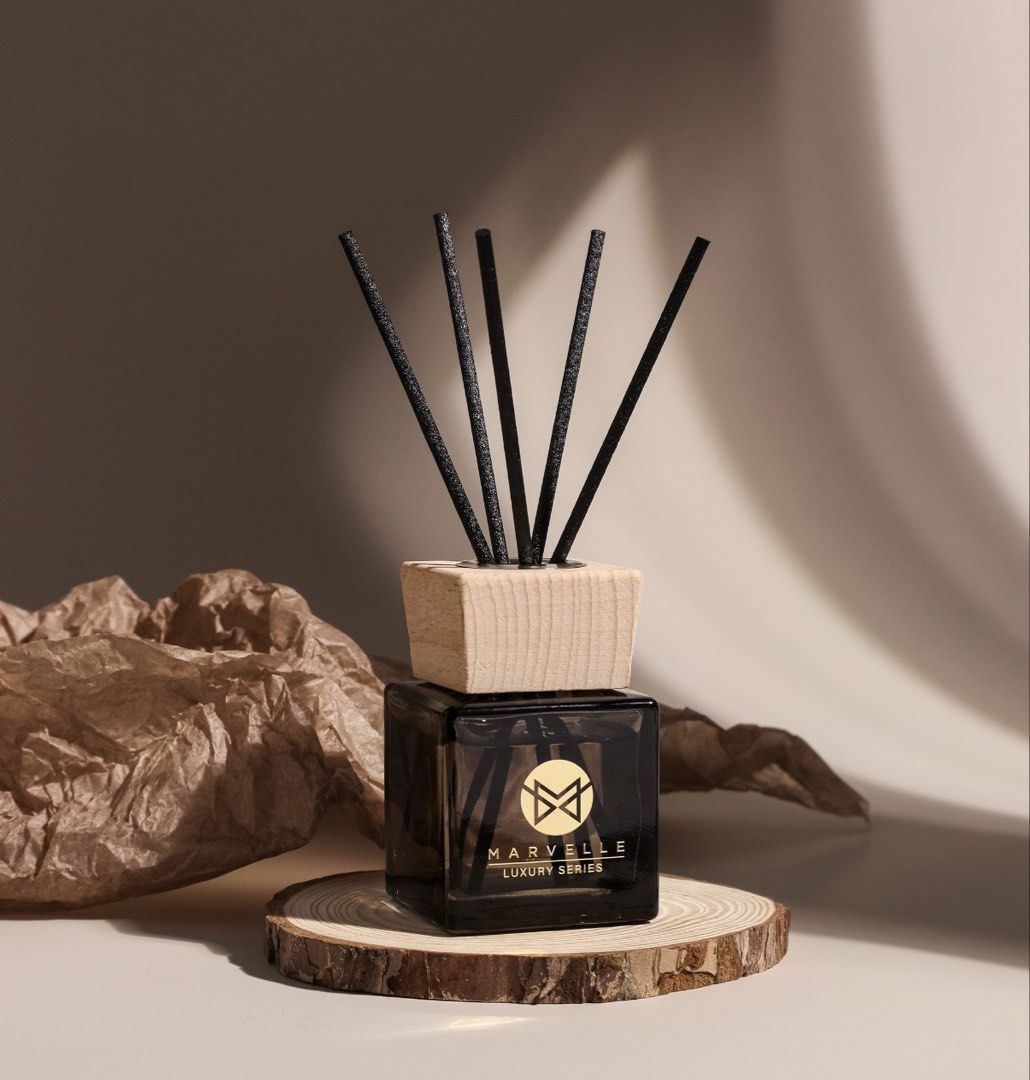 MARVELLE Reed Diffuser (Category: Home Fragrance) located in Singapore. Submitted by oryano (Listing ID 1453619096, Image 3). Description: 50 ml Reed Diffuser Collection Crafted in small batches, our reed diffusers are designed to bring a subtle yet lasting fragrance to your favourite spaces. Perfect for bedrooms, study areas, work desks, bathrooms, and entryways. Scent: Maverick Trail Inspired by the character of Santal 33, this scent blends war