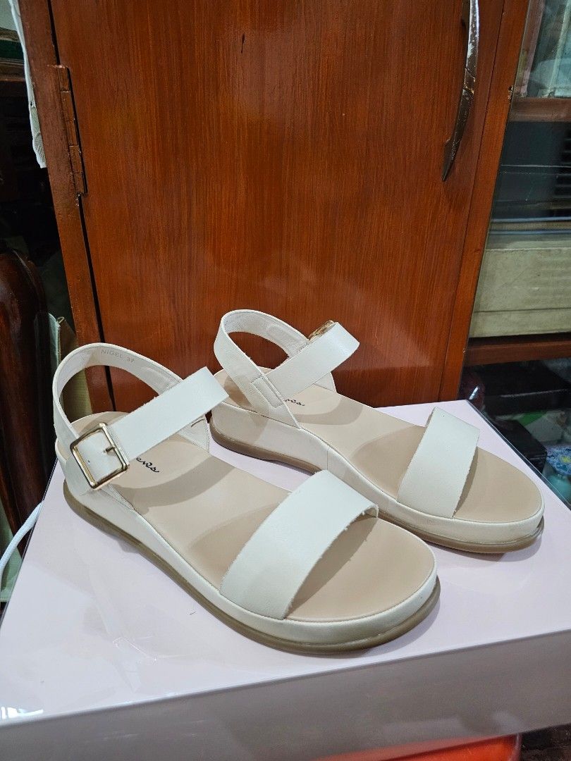 Matthews Nude Sandals with Ankle Straps (Category: Flats & Sandals) located in Makati City. Submitted by missdeclutterer (Listing ID 1453698502, Image 3). Description: Matthews strapped sandals in Nude with gold buckles ✨ ✔️ Brand New - New stock bought from SM Makati - Bought for Php 1699 - Never worn, completely forgot about it but well kept and properly stored - Size 7 - Great choice of sandals for casual and smart casual attire RFS: Declutter