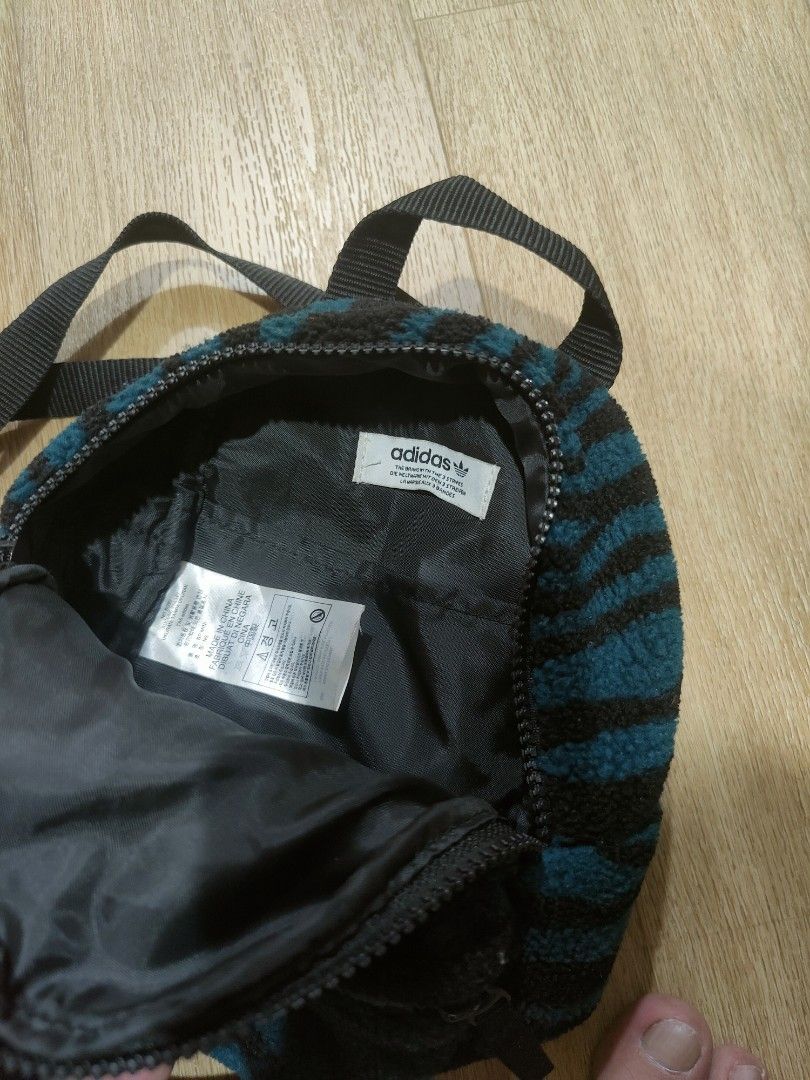 Mini backpack (Category: Backpacks) located in Singapore. Submitted by lihar81 (Listing ID 1453739021, Image 3). Description: .