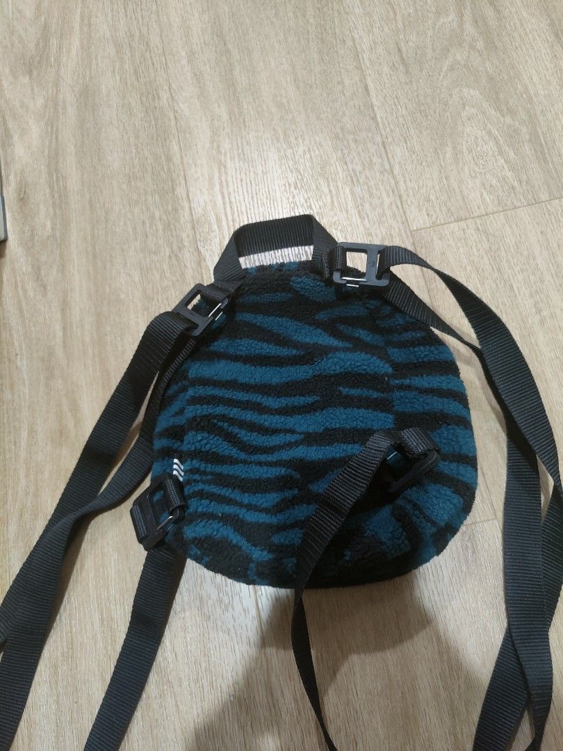 Mini backpack (Category: Backpacks) located in Singapore. Submitted by lihar81 (Listing ID 1453739021, Image 2). Description: .