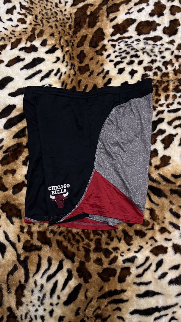 Mitchell & Ness Chicago Bulls Warehouse Panel Men's shorts (Category: Shorts) located in Cabuyao City. Submitted by kisyana (Listing ID 1453712983, Image 1). Description: .