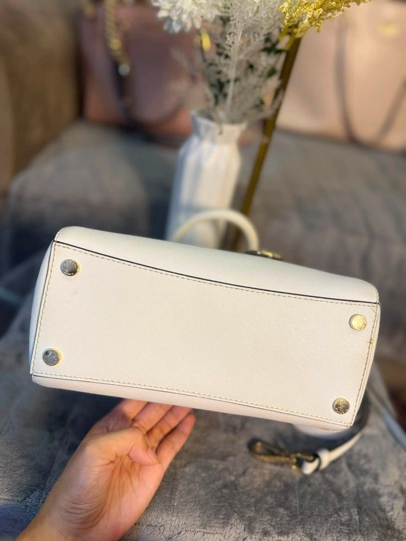MK Ciara 2way (Category: Luxury Bags & Wallets) located in Manila. Submitted by anngvalle (Listing ID 1453787603, Image 3). Description: MK Ciara 2way In very good, sign of use inside Php 3300 Only!.