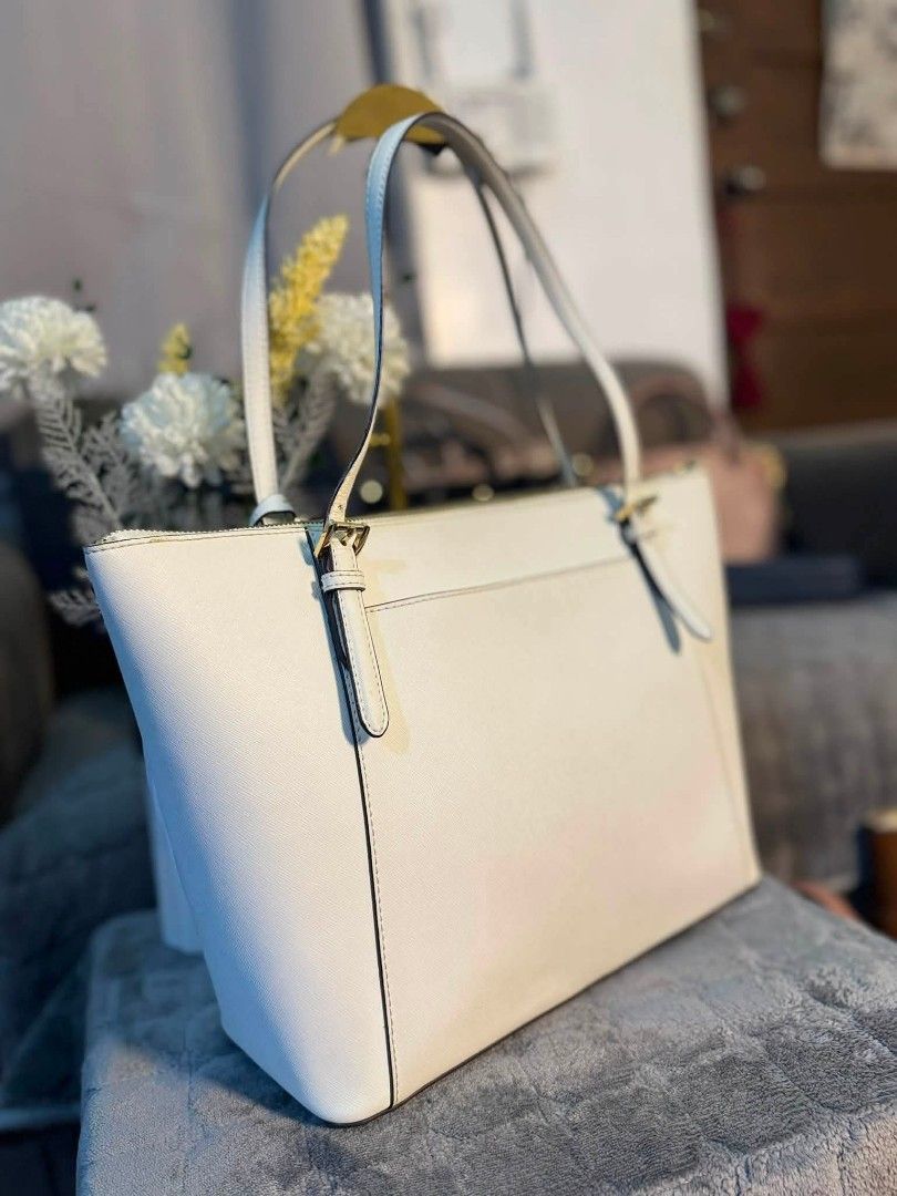 MK Ciara Large Tote (Category: Luxury Bags & Wallets) located in Manila. Submitted by anngvalle (Listing ID 1453786329, Image 2). Description: MK Ciara Large Tote In Very good Php 3600 only.