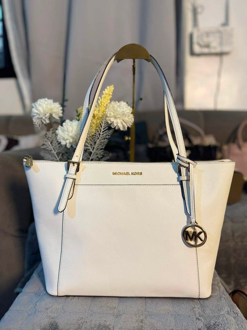 MK Ciara Large Tote (Category: Luxury Bags & Wallets) located in Manila. Submitted by anngvalle (Listing ID 1453786329, Image 1). Description: MK Ciara Large Tote In Very good Php 3600 only.