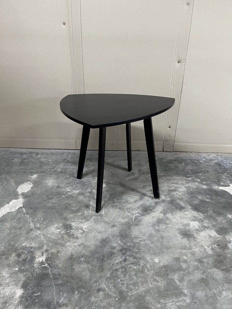 Model Dining Table (Category: Tables & Sets) located in Batu Pahat. Submitted by aphomehighspec.3474 (Listing ID 1453672558, Image 1). Description: H760 x W920 x L920 Full Set Solid Wood.