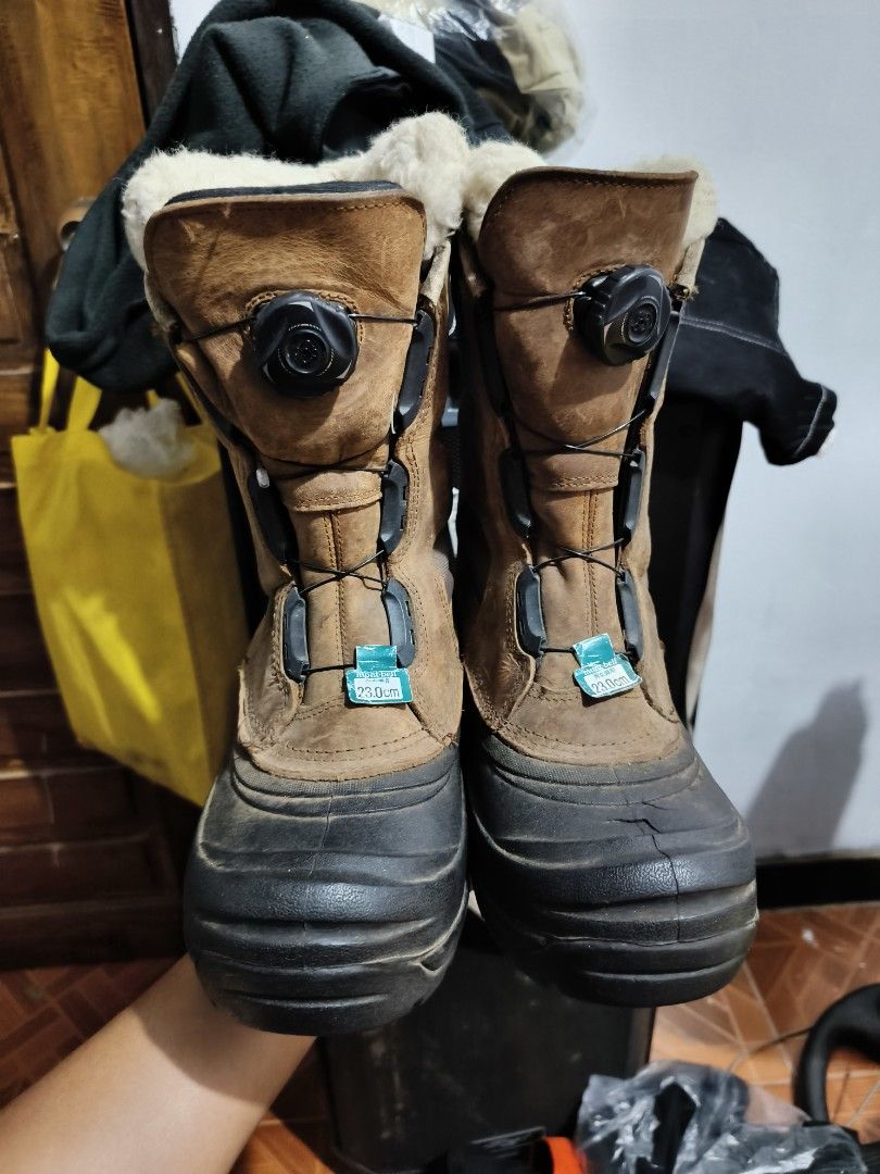 Mont-bell Winter Boots Boa System 23.0cm (Category: Boots) located in Manila. Submitted by dyastenthrift (Listing ID 1453746139, Image 1). Description: Montbell shoes Size: 38-39 Issue: As seen in the picture but still in good Condition Solid for hiking or daily 1.5k shipped👌🏽 loc: Alaminos City, Pangasinan.