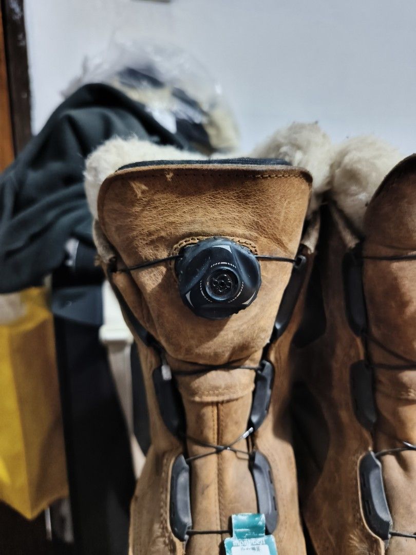 Mont-bell Winter Boots Boa System 23.0cm (Category: Boots) located in Manila. Submitted by dyastenthrift (Listing ID 1453746139, Image 3). Description: Montbell shoes Size: 38-39 Issue: As seen in the picture but still in good Condition Solid for hiking or daily 1.5k shipped👌🏽 loc: Alaminos City, Pangasinan.