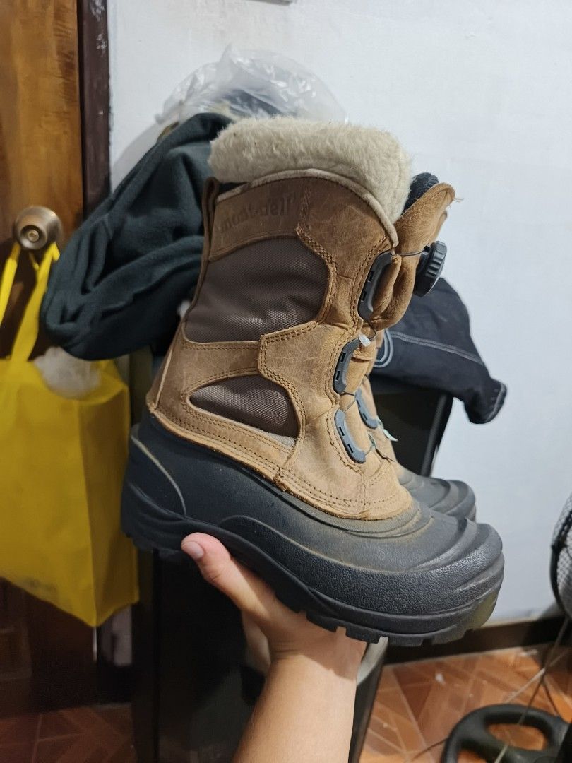 Mont-bell Winter Boots Boa System 23.0cm (Category: Boots) located in Manila. Submitted by dyastenthrift (Listing ID 1453746139, Image 2). Description: Montbell shoes Size: 38-39 Issue: As seen in the picture but still in good Condition Solid for hiking or daily 1.5k shipped👌🏽 loc: Alaminos City, Pangasinan.