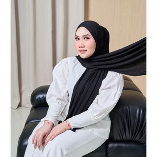 (Kategori: ) berada di . Dikirim oleh declutterby_sya (ID iklan 1453623262, Gambar 1). Deskripsi: .