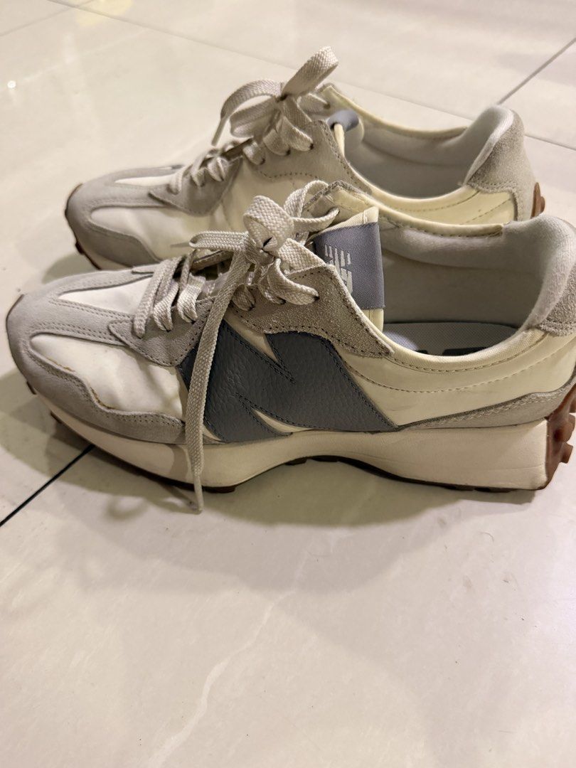 New Balance 327 “moonbeam/shadow grey” (Category: Sneakers) located in Quezon City. Submitted by carlutot (Listing ID 1453757396, Image 1). Description: New Balance 327 “moonbeam/shadow grey” Size: 9US Issue: needs cleaning.