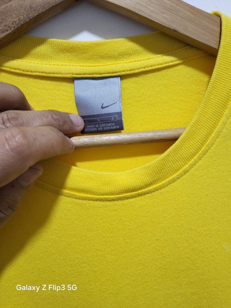 Nike (Category: Activewear) located in Shah Alam. Submitted by faizfaizot21030 (Listing ID 1453802464, Image 3). Description: Assalamualaikum.☺️ T-shirt Nike Brazil size on Tag L P20.5 L28 Condition 9/10 Harga di pinta RM80.