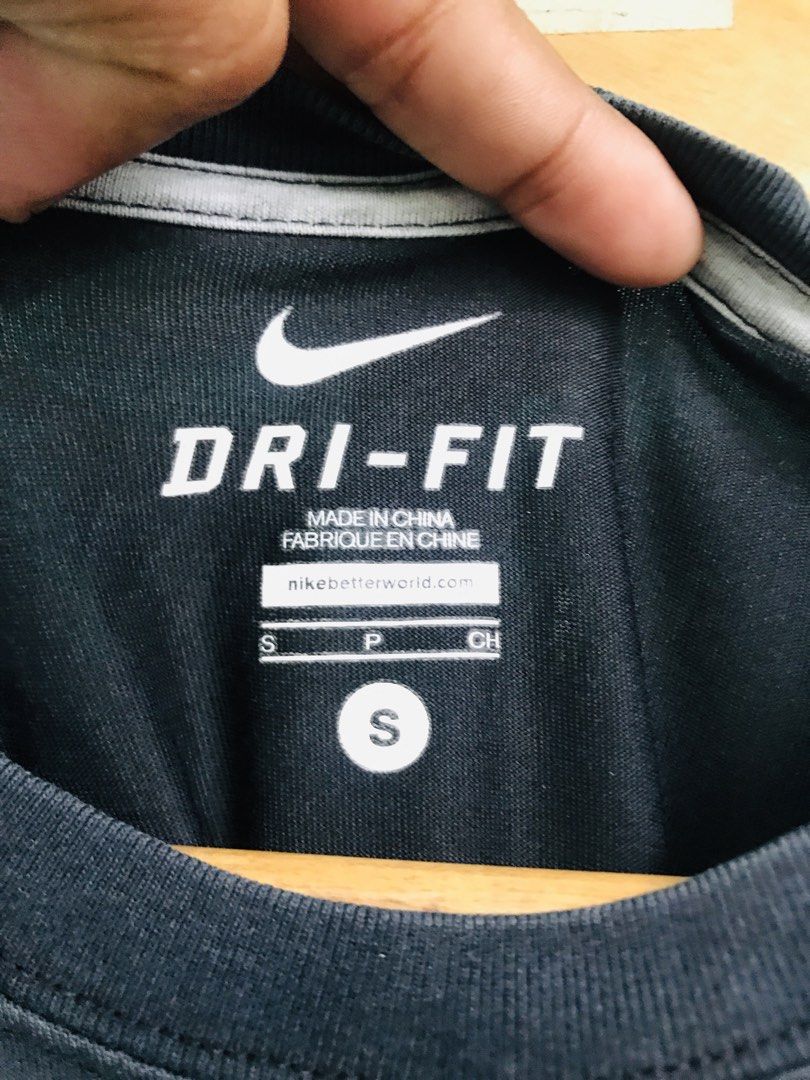 Nike Air Max Day Dri-fit (Category: Tshirts & Polo Shirts ) located in Manila. Submitted by zerimar01 (Listing ID 1453724095, Image 3). Description: Nike Air Max Day Small on tag Fit to Medium 20x27 Good as New.