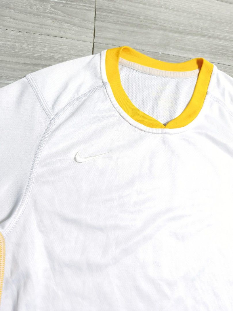 Nike Dri-fit tee (Category: Activewear) located in Paranaque City. Submitted by pickersform (Listing ID 1453768795, Image 2). Description: Nike Dri-fit tee size Small-Medium Width: 19 / Length 28 -Nike swoosh tonal logo embroidered - Ideal for sports or casual wear.