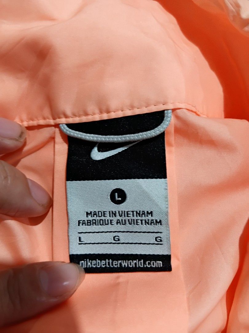 NIKE GRADIENT DRI FIT WOMENS RUNNING VEST (Category: Sleeveless) located in General Mariano Alvarez. Submitted by adonid (Listing ID 1453696666, Image 3). Description: ORIGINAL NIKE GRADIENT DRI FIT WOMENS RUNNING VEST GOOD CONDITION NORMAL SIGN OF USAGE ONLY. W42 L27.