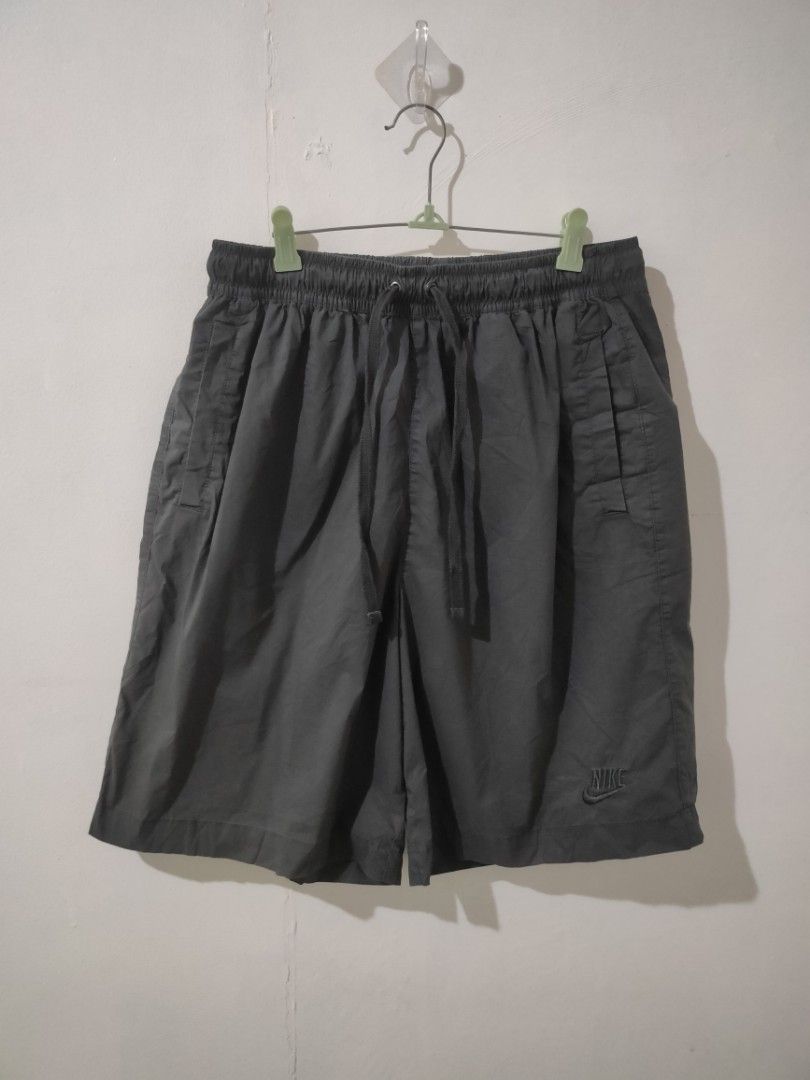 Nike Mens Oversized Woven Short (Category: Shorts) located in Ozamiz City. Submitted by outregrails (Listing ID 1453633197, Image 1). Description: Excellent condition No issue Large W32-36 L32.