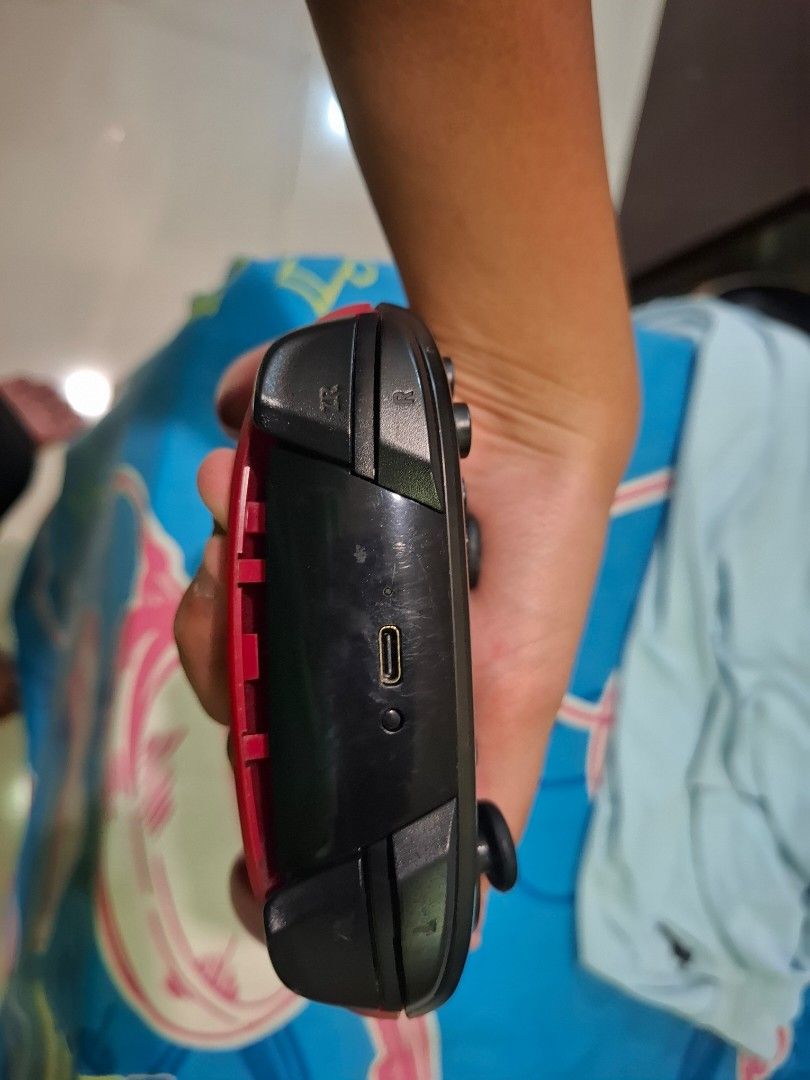 Nintendo switch controller (Category: Controllers) located in Subang Jaya. Submitted by aaronlai220512 (Listing ID 1453745291, Image 3). Description: like new and only used once .