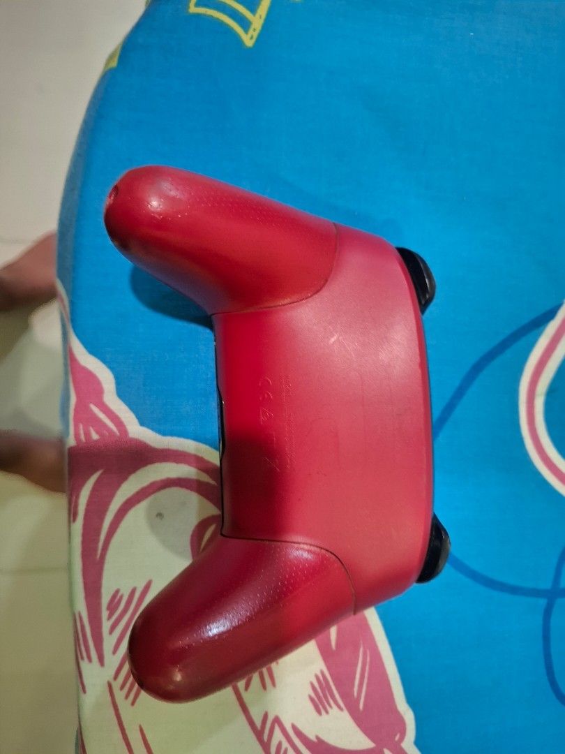 Nintendo switch controller (Category: Controllers) located in Subang Jaya. Submitted by aaronlai220512 (Listing ID 1453745291, Image 2). Description: like new and only used once .