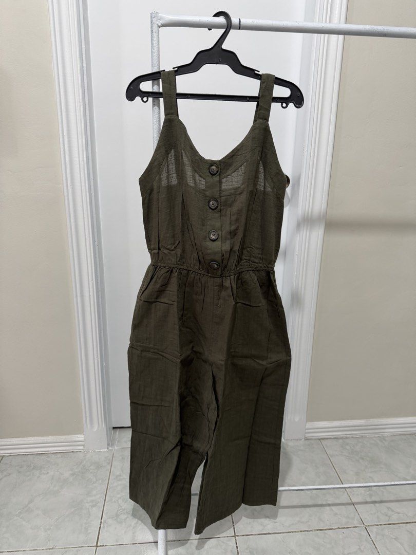 Olive Green Button Front Jumpsuit xs-s (Category: Jumpsuits) located in Ilagan. Submitted by psngsndeclutters (Listing ID 1453803945, Image 1). Description: .